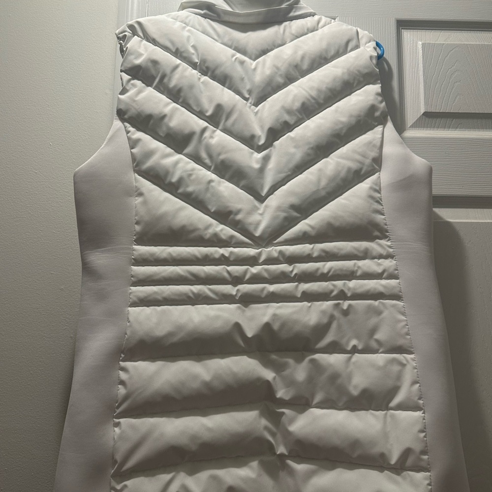 Michael Kors Quilted White Vest 1X - Picture 3 of 3